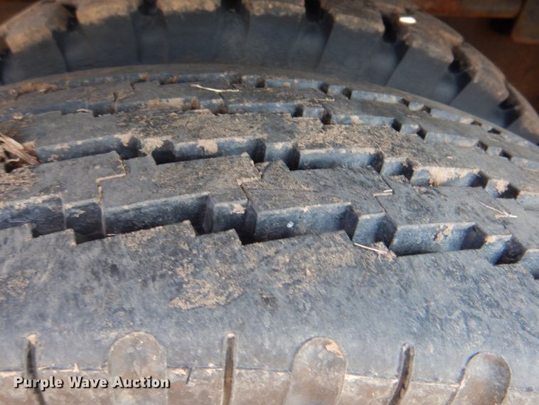 image for item IY9431 1982 International F2654  pulling unit