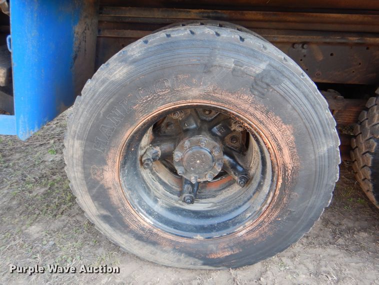 image for item IY9431 1982 International F2654  pulling unit