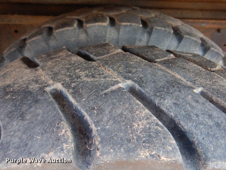 image for item IY9431 1982 International F2654  pulling unit