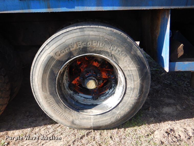 image for item IY9431 1982 International F2654  pulling unit