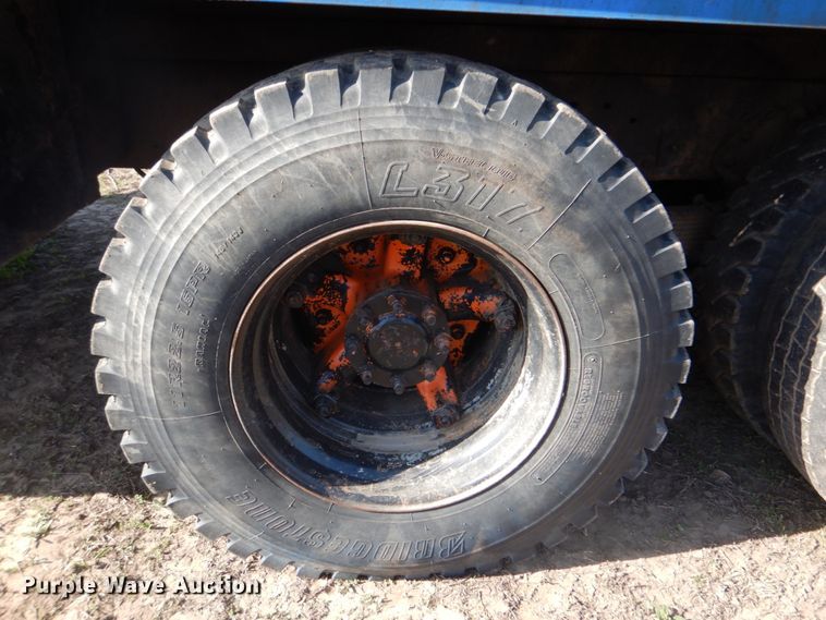 image for item IY9431 1982 International F2654  pulling unit