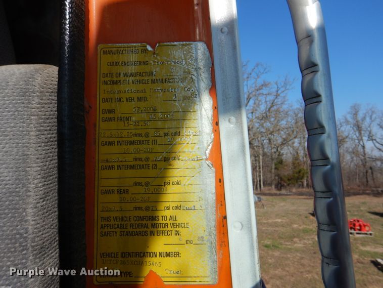 image for item IY9431 1982 International F2654  pulling unit