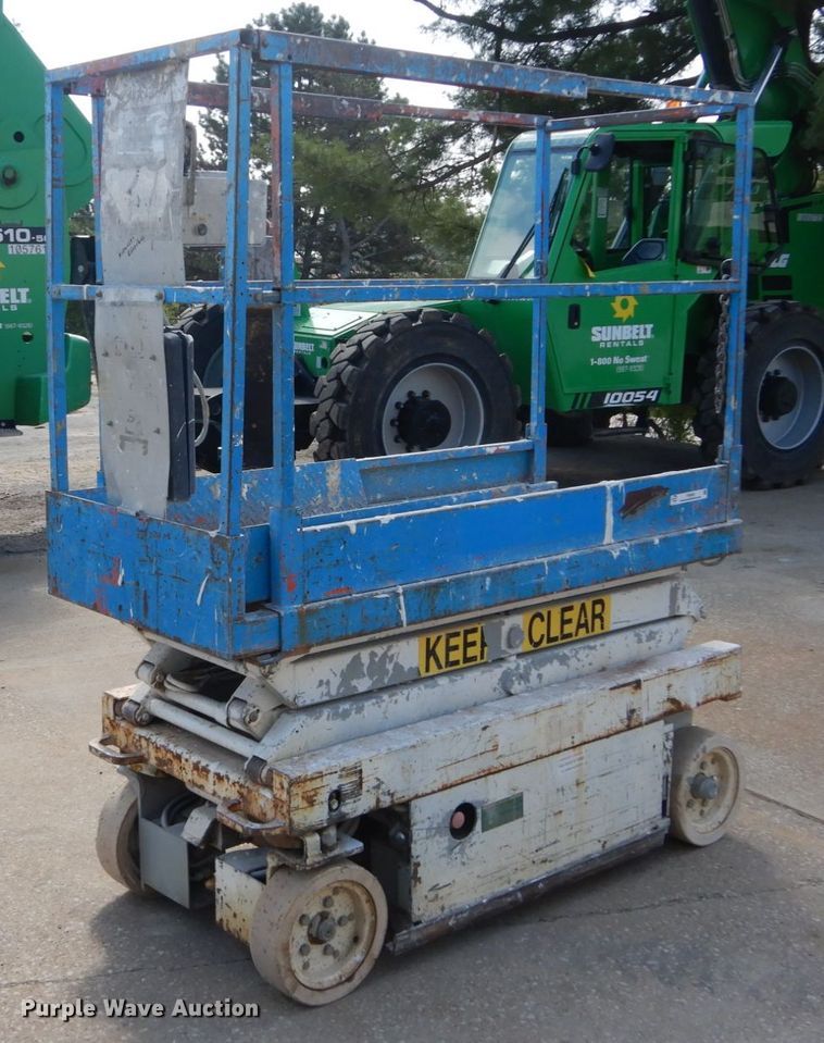 image for item IY9569 2001 Sky Jack SJ III 3015  scissor lift