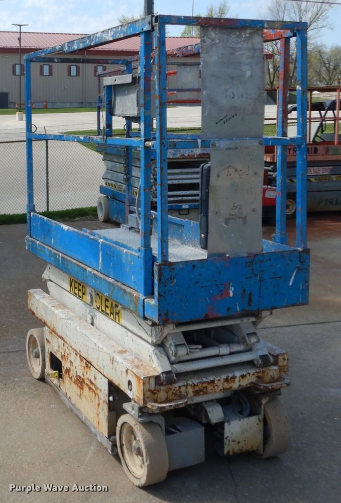 image for item IY9569 2001 Sky Jack SJ III 3015  scissor lift