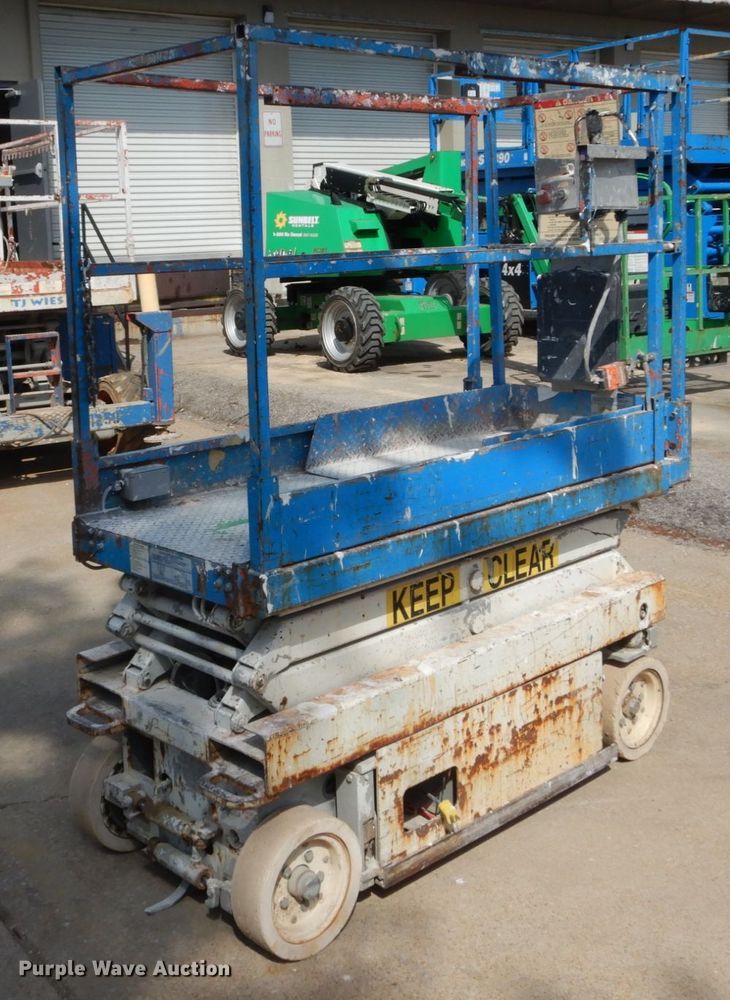 image for item IY9569 2001 Sky Jack SJ III 3015  scissor lift