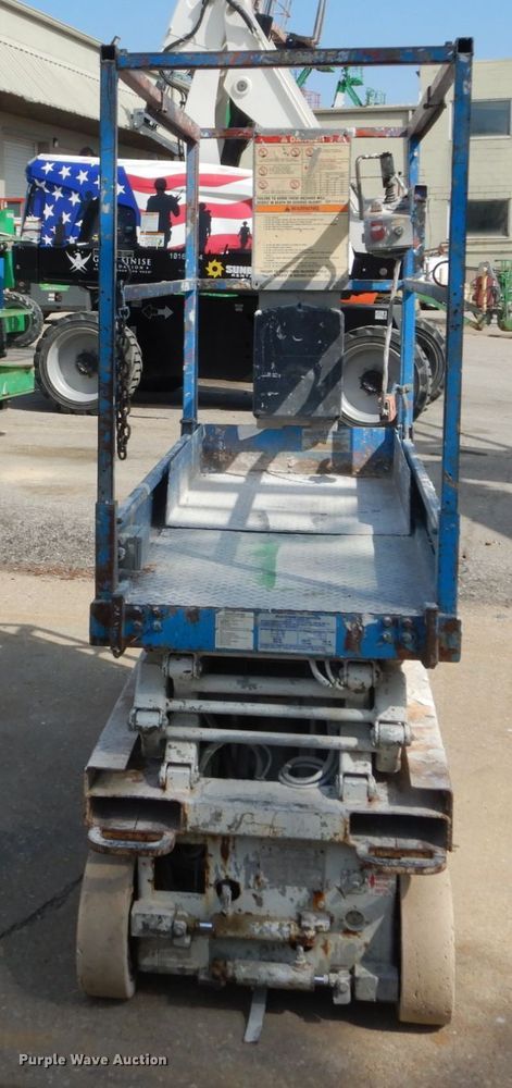 image for item IY9569 2001 Sky Jack SJ III 3015  scissor lift