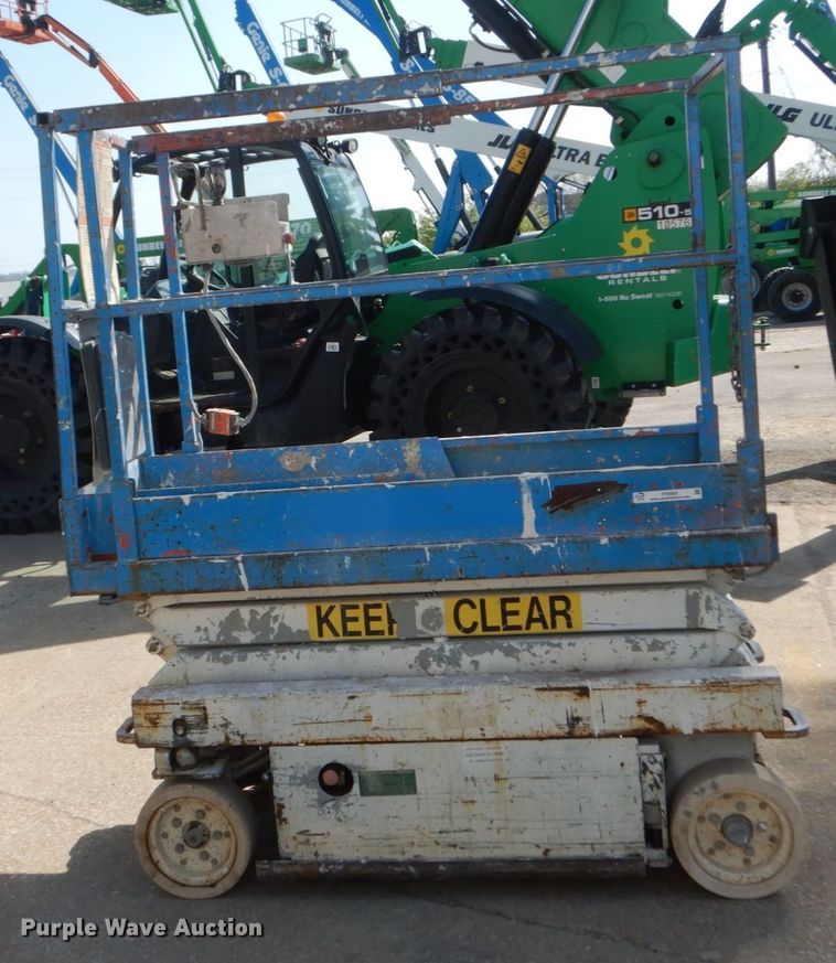 image for item IY9569 2001 Sky Jack SJ III 3015  scissor lift