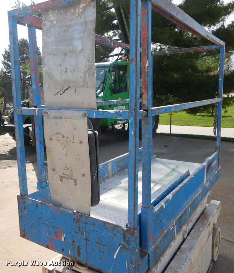 image for item IY9569 2001 Sky Jack SJ III 3015  scissor lift