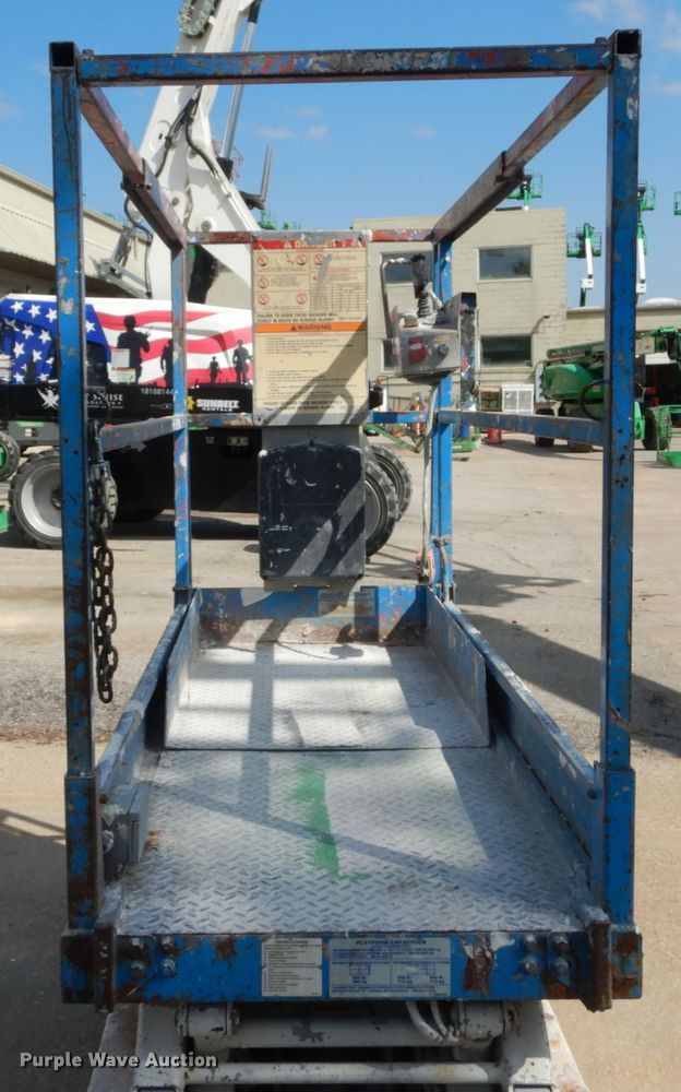 image for item IY9569 2001 Sky Jack SJ III 3015  scissor lift