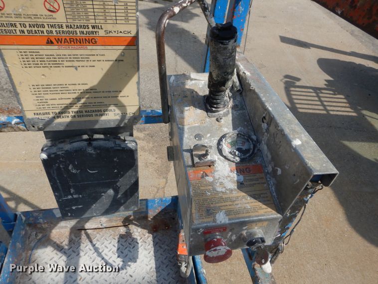 image for item IY9569 2001 Sky Jack SJ III 3015  scissor lift