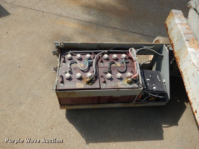 image for item IY9569 2001 Sky Jack SJ III 3015  scissor lift