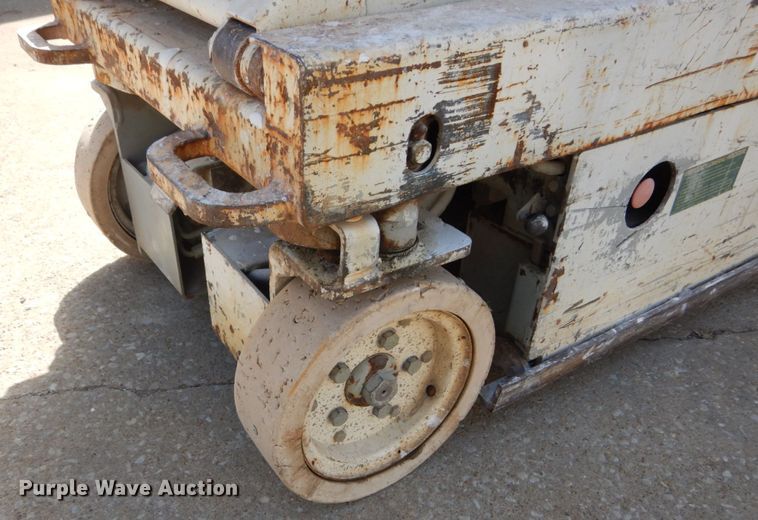 image for item IY9569 2001 Sky Jack SJ III 3015  scissor lift