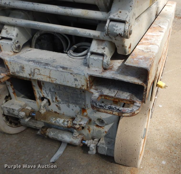 image for item IY9569 2001 Sky Jack SJ III 3015  scissor lift