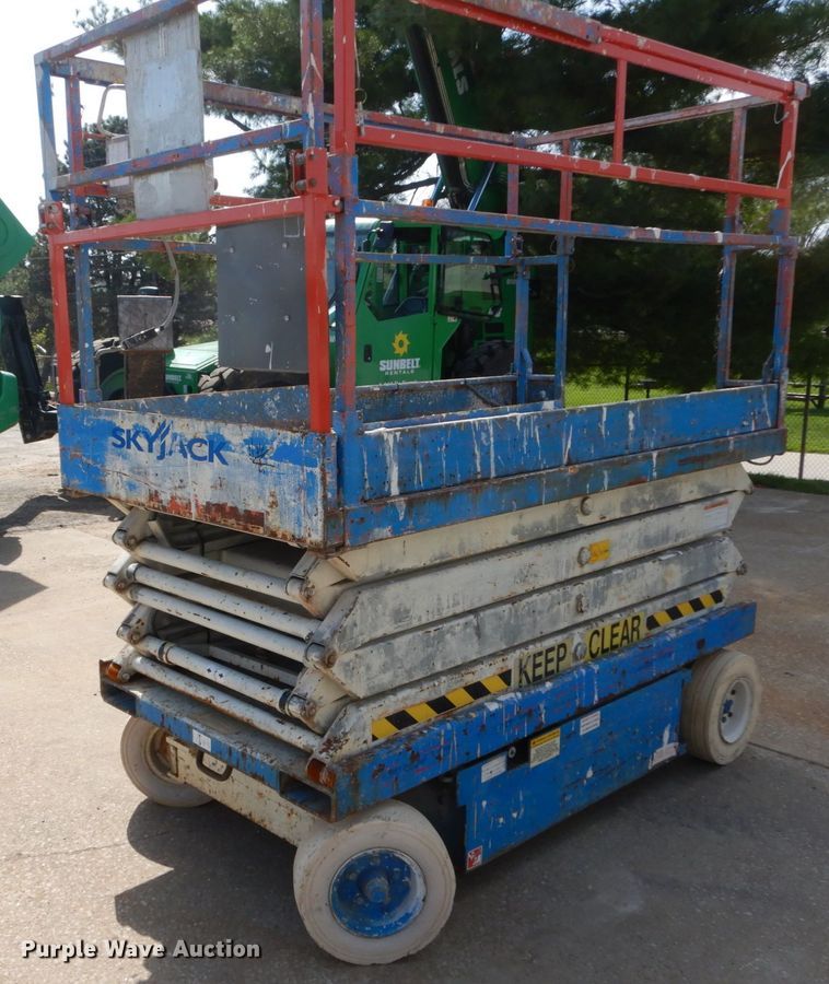 image for item IY9570 1994 Sky Jack SJ 4626  scissor lift
