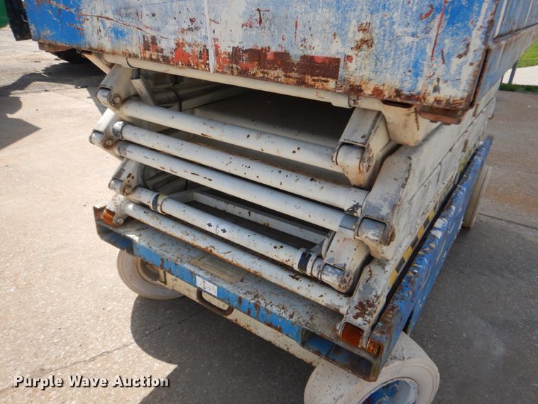 image for item IY9570 1994 Sky Jack SJ 4626  scissor lift
