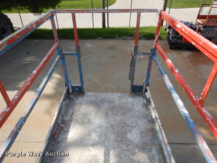 image for item IY9570 1994 Sky Jack SJ 4626  scissor lift