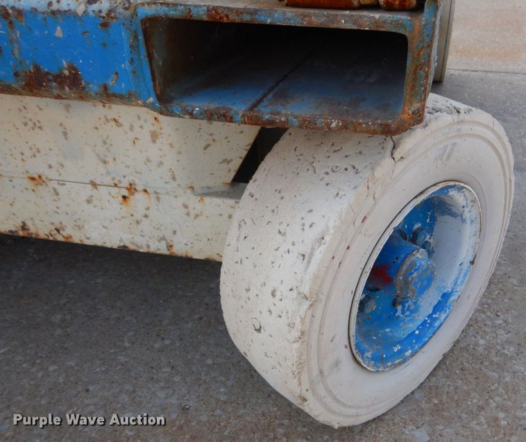 image for item IY9570 1994 Sky Jack SJ 4626  scissor lift