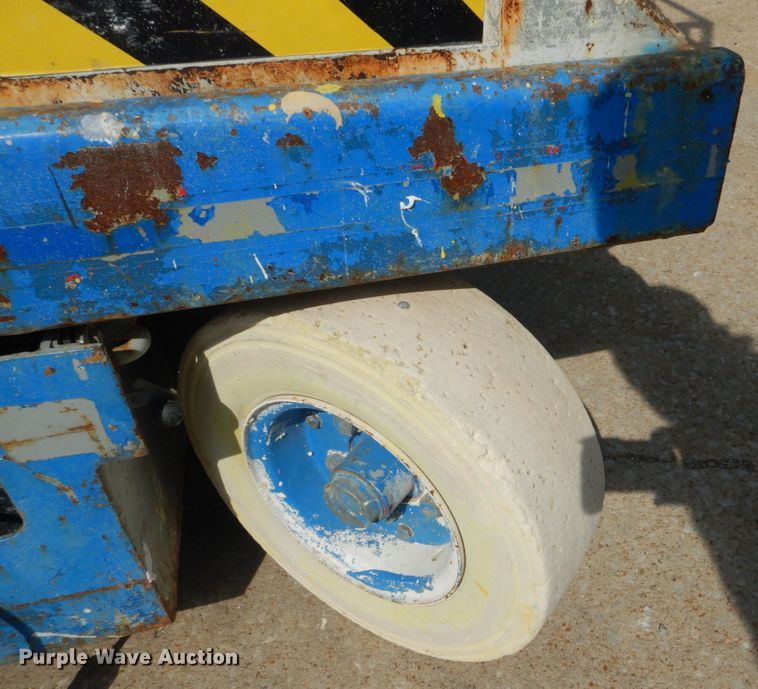 image for item IY9570 1994 Sky Jack SJ 4626  scissor lift