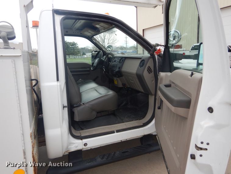 image for item IY9585 2009 Ford F550 Super Duty XL  bucket truck