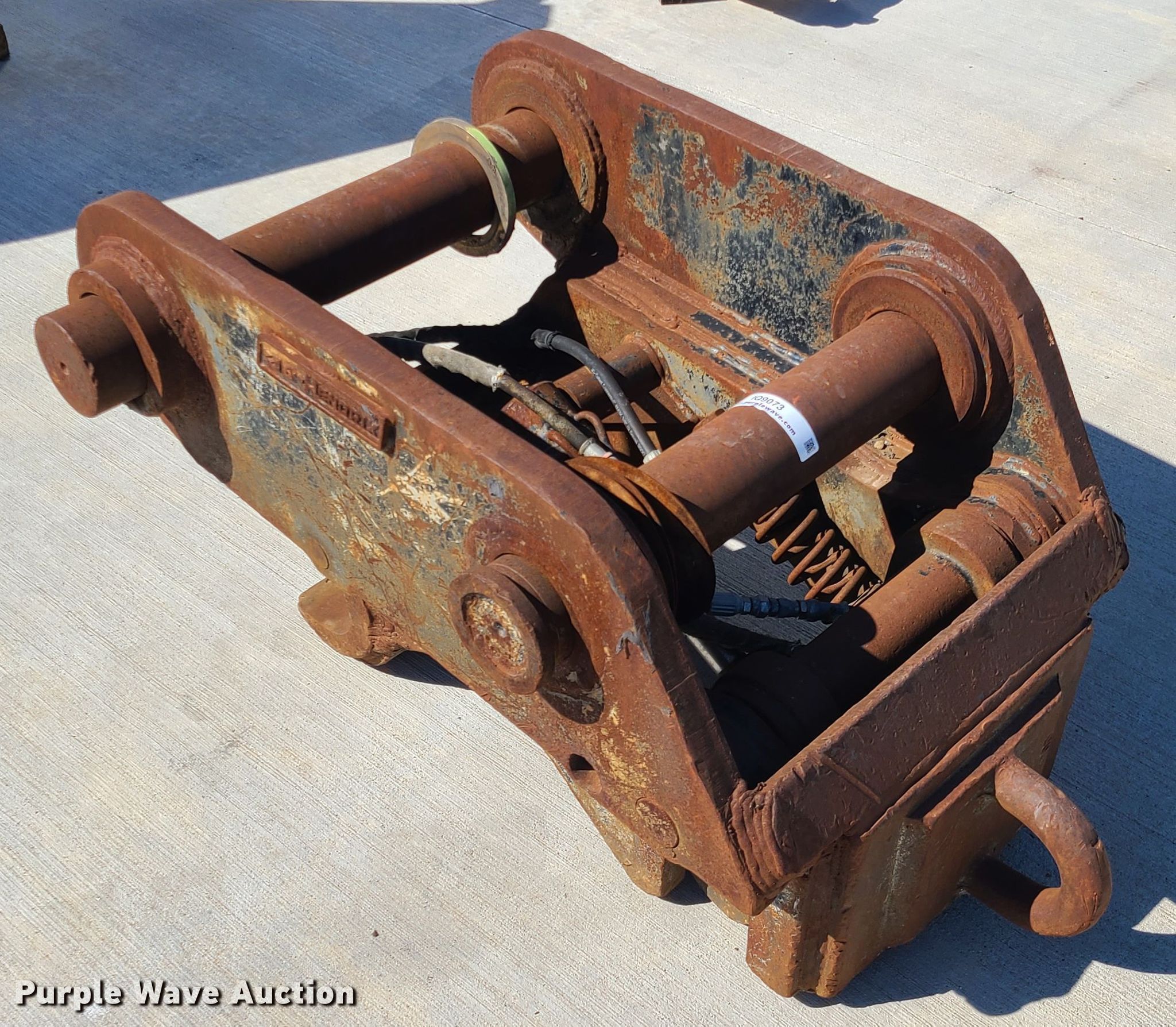 Jb Hendrix excavator quick coupler in Liberty, MO Item IQ9073 sold