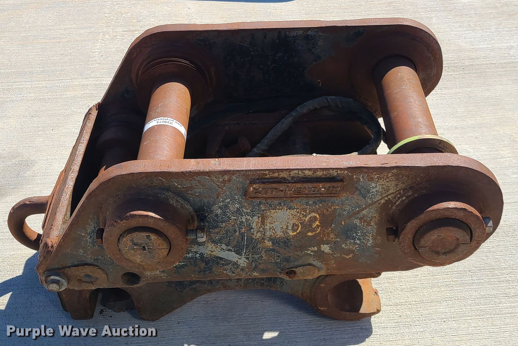 Jb Hendrix excavator quick coupler in Liberty, MO Item IQ9073 sold