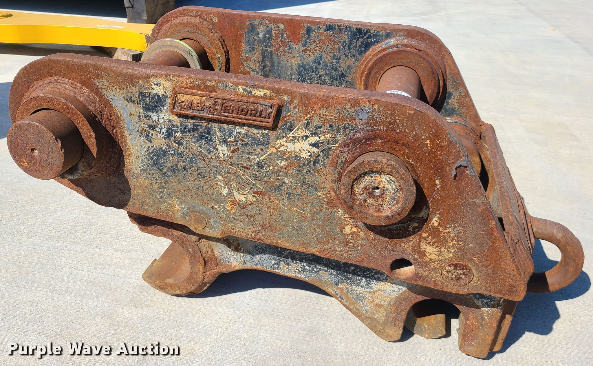 Jb Hendrix excavator quick coupler in Liberty, MO Item IQ9073 sold