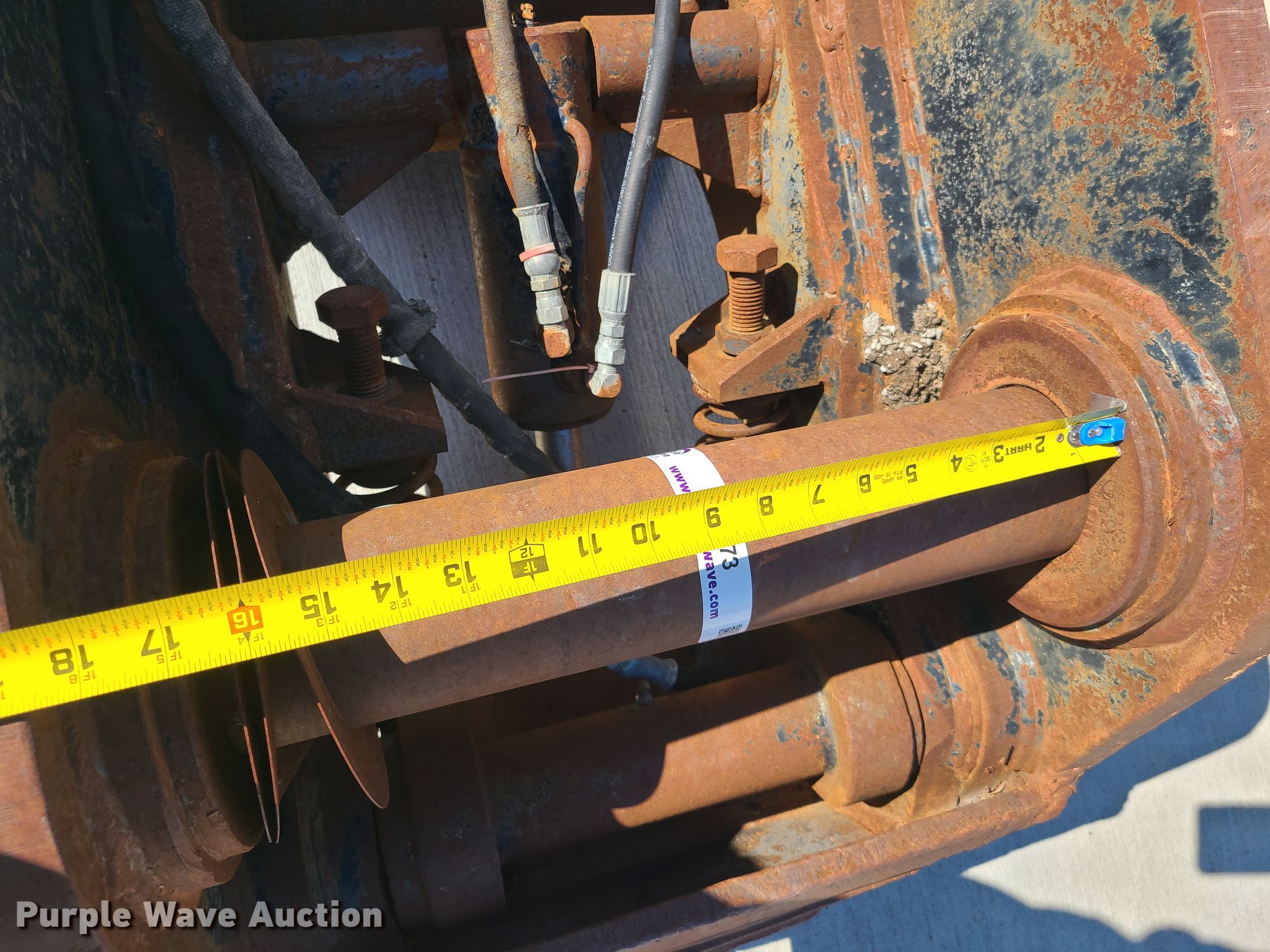 Jb Hendrix excavator quick coupler in Liberty, MO Item IQ9073 sold