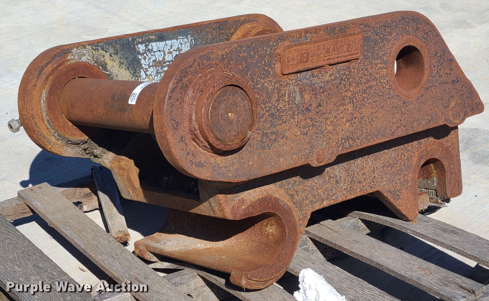 Jb Hendrix excavator quick coupler in Liberty, MO Item IQ9076 sold