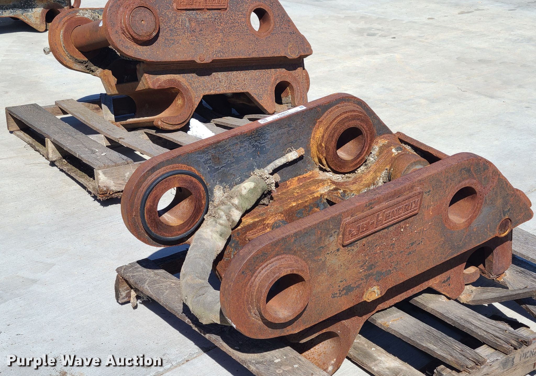 Jb Hendrix excavator quick coupler in Liberty, MO Item IQ9077 sold