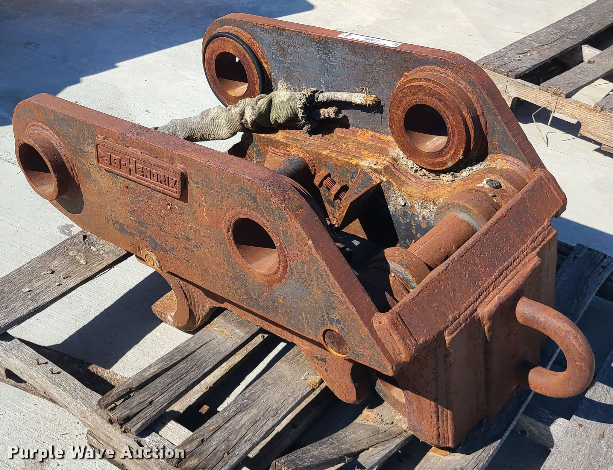 Jb Hendrix excavator quick coupler in Liberty, MO Item IQ9077 sold