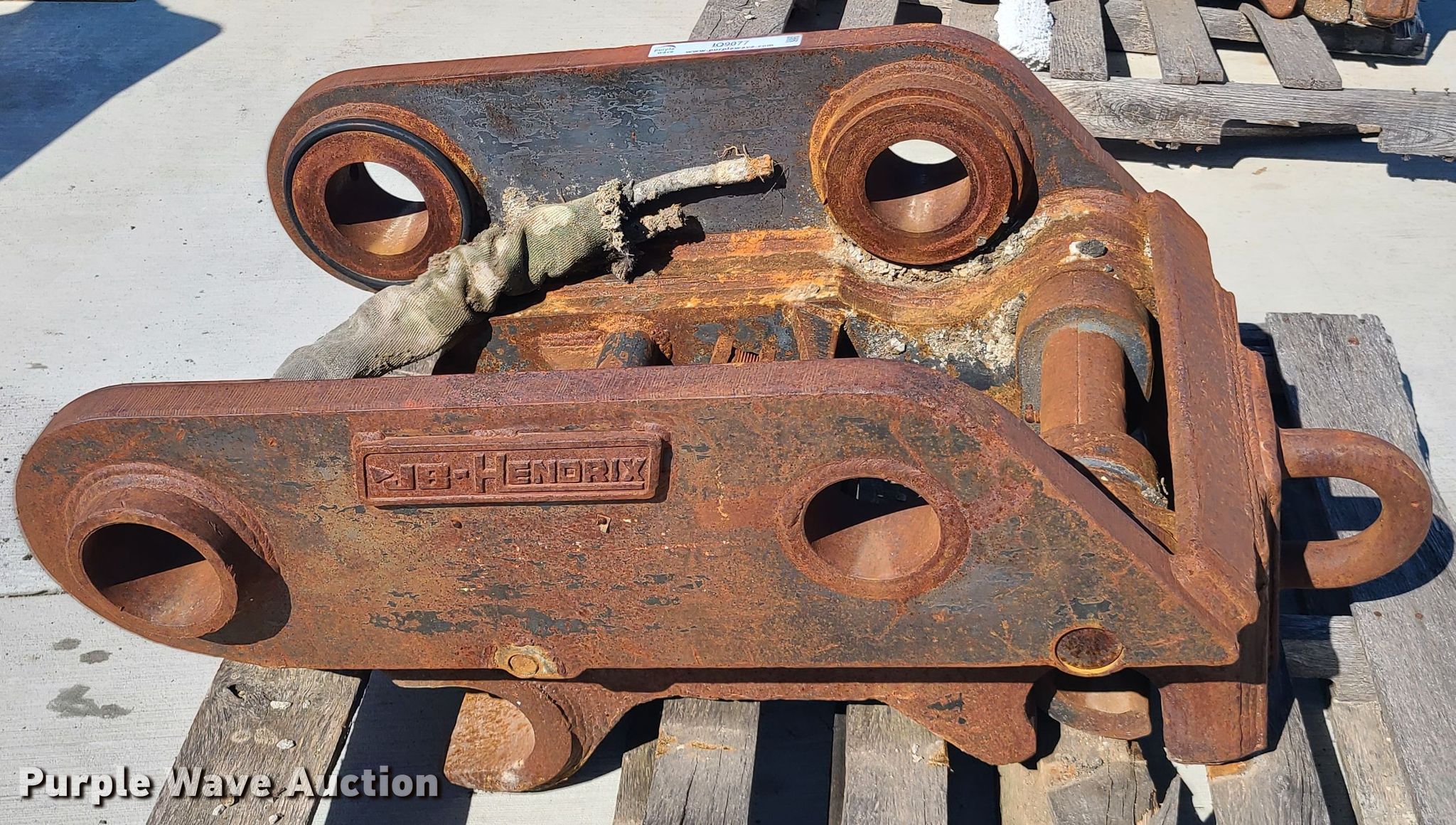 Jb Hendrix excavator quick coupler in Liberty, MO Item IQ9077 sold