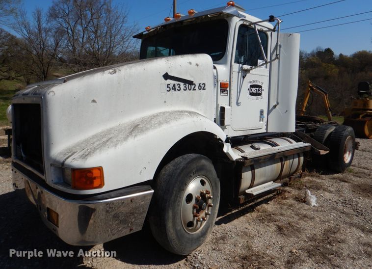 image for item DJ0406 1995 International 9400  semi truck