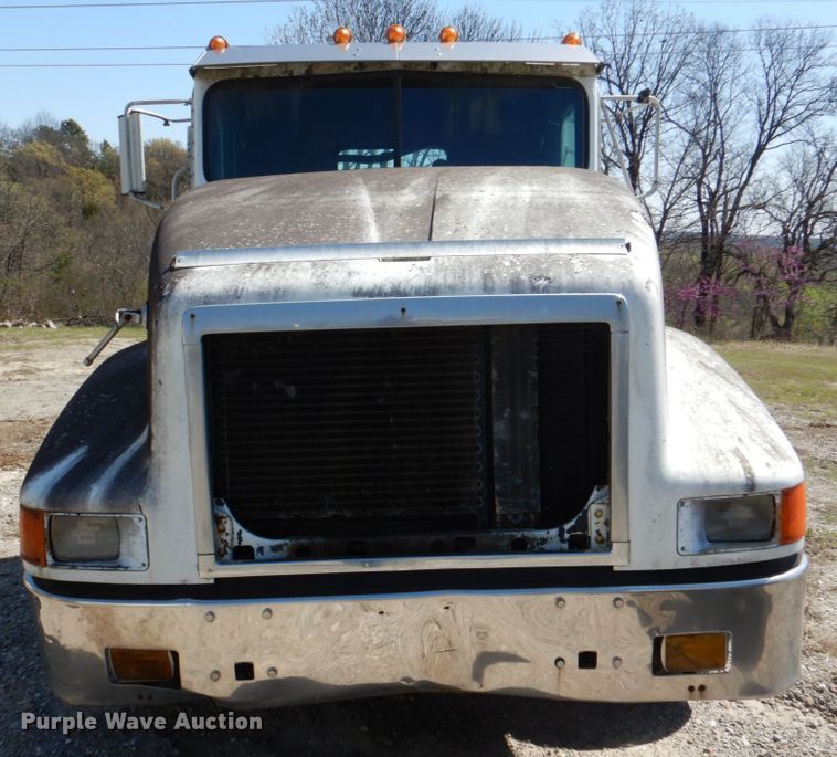 image for item DJ0406 1995 International 9400  semi truck