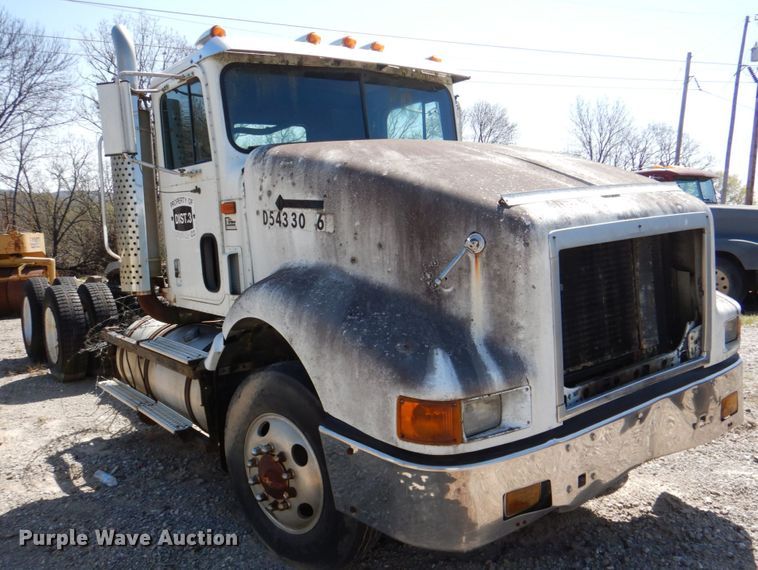 image for item DJ0406 1995 International 9400  semi truck