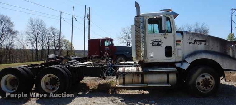 image for item DJ0406 1995 International 9400  semi truck