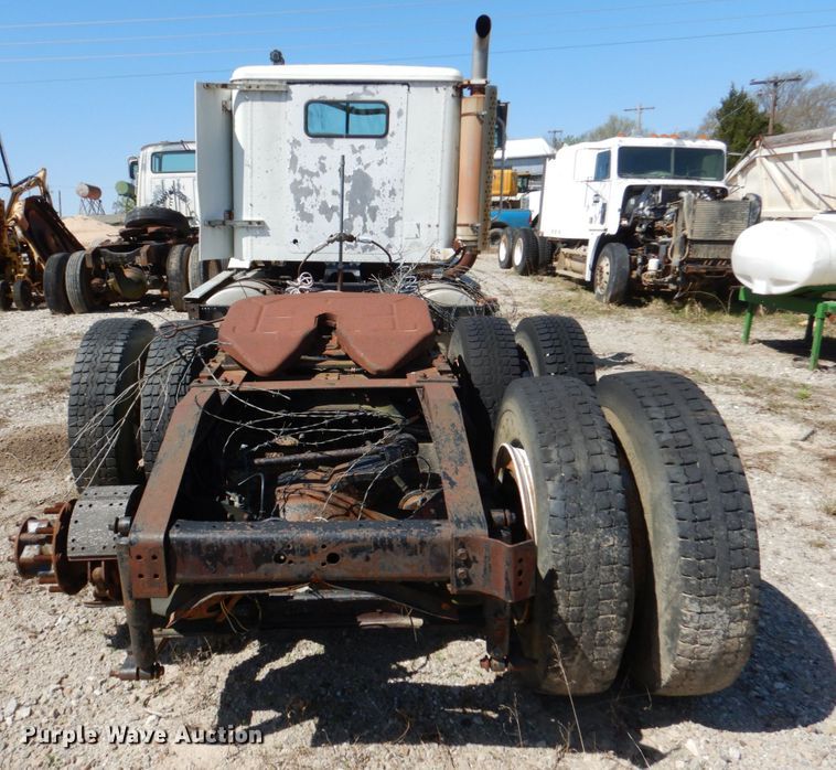 image for item DJ0406 1995 International 9400  semi truck