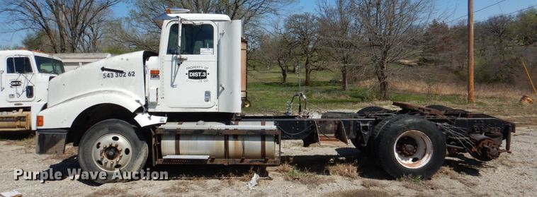 image for item DJ0406 1995 International 9400  semi truck