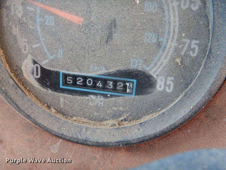 image for item DJ0406 1995 International 9400  semi truck