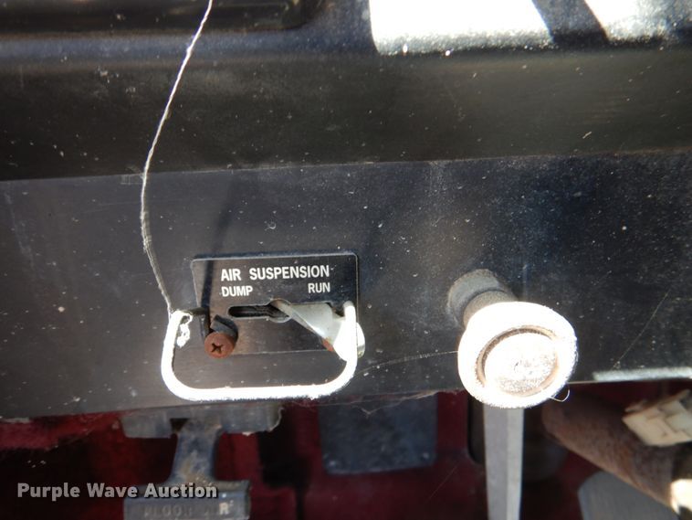 image for item DJ0406 1995 International 9400  semi truck