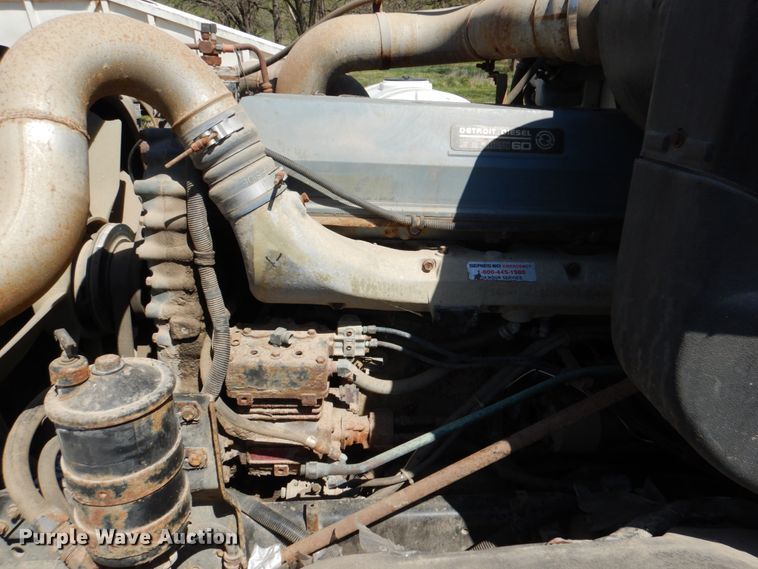 image for item DJ0406 1995 International 9400  semi truck