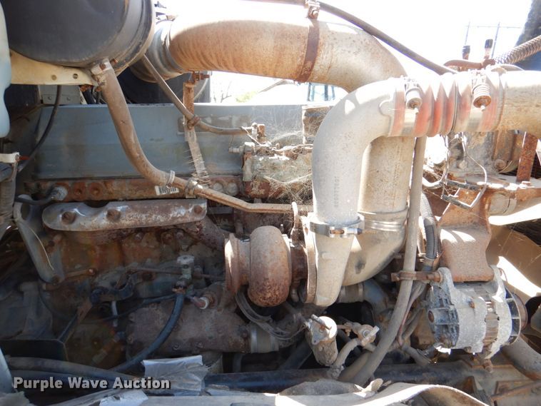 image for item DJ0406 1995 International 9400  semi truck