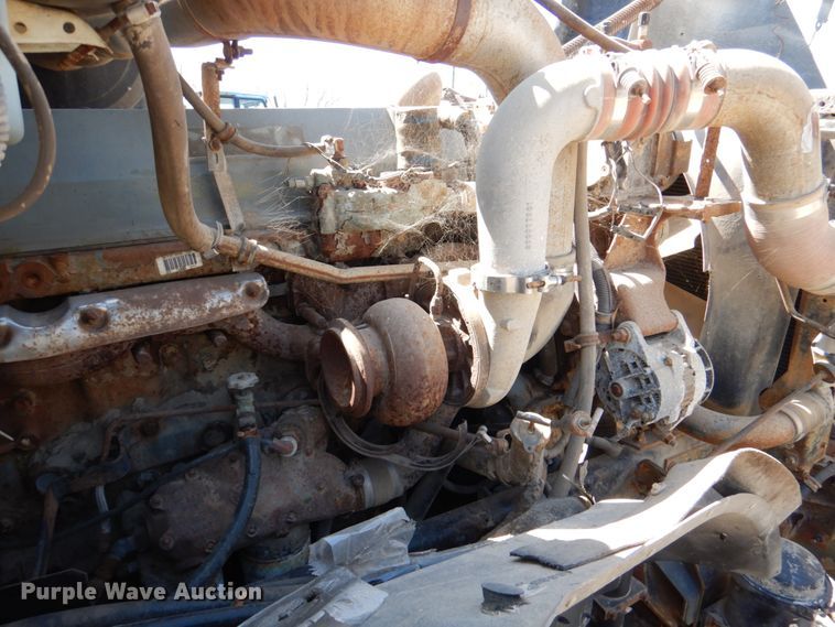 image for item DJ0406 1995 International 9400  semi truck