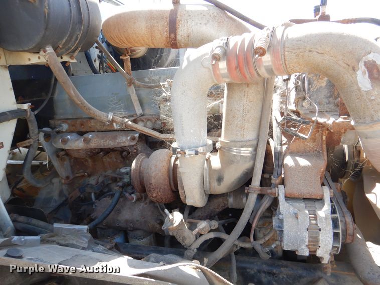 image for item DJ0406 1995 International 9400  semi truck