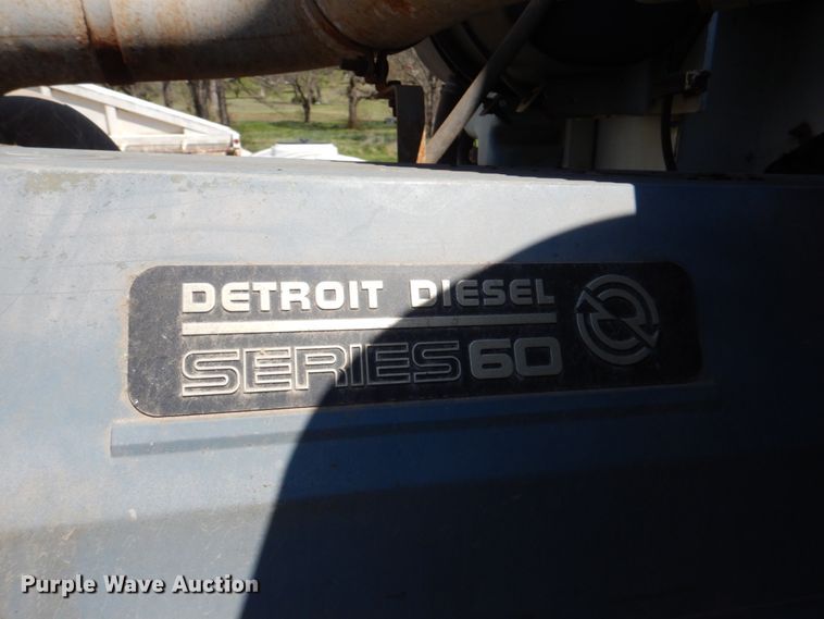 image for item DJ0406 1995 International 9400  semi truck