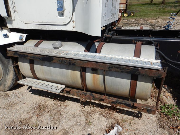 image for item DJ0406 1995 International 9400  semi truck