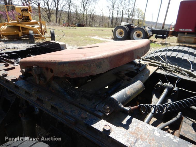 image for item DJ0406 1995 International 9400  semi truck