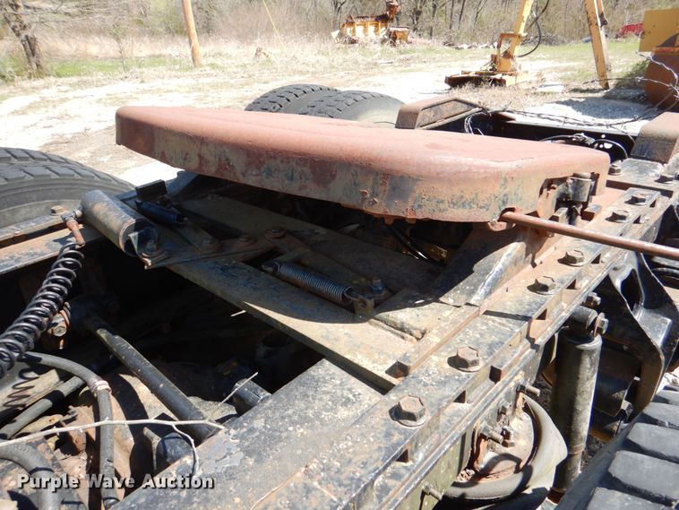 image for item DJ0406 1995 International 9400  semi truck