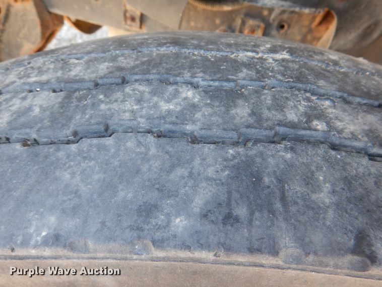 image for item DJ0406 1995 International 9400  semi truck