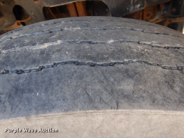 image for item DJ0406 1995 International 9400  semi truck