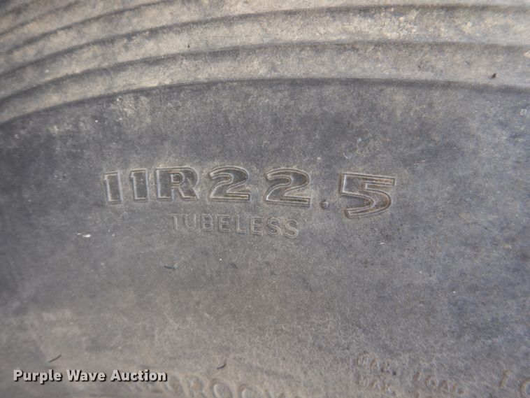 image for item DJ0406 1995 International 9400  semi truck